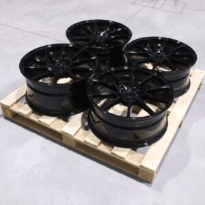 Set of CVR4 20x8,5 ET35 + 20x9,5 ET38 5x120 Gloss Black