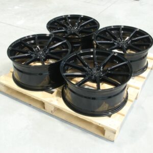 Set of CVR4 21x9,5 ET30 5x112 Gloss Black