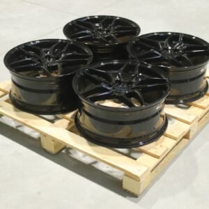 Set of CVR3 19x8,5 ET35 5x114,3 Platinum Black