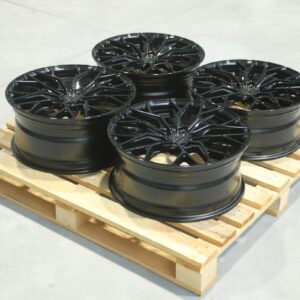 Set of CVR1 19x8 ET40 + 19x8,5 ET45 5x112 Gloss Black