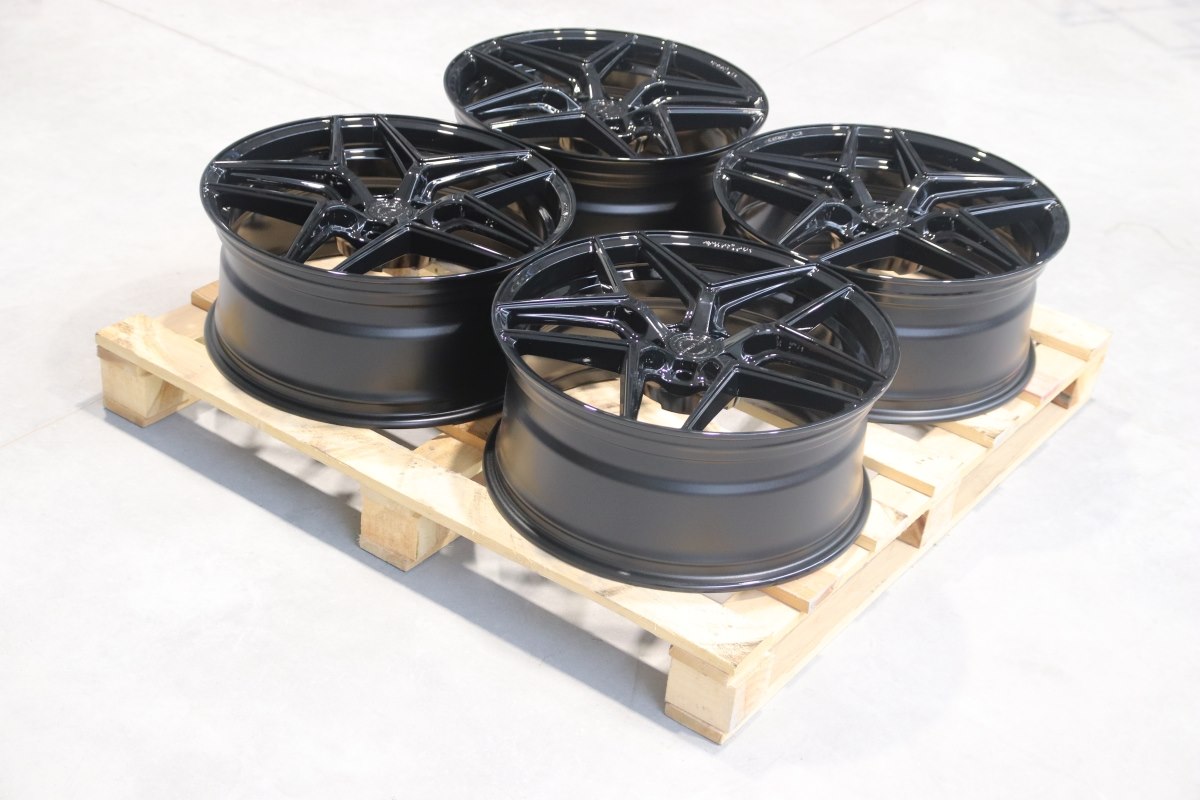 Set of CVR2 21x9 ET25 5x112 Gloss Black