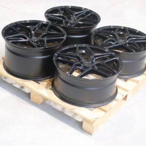 Set of CVR2 21x9,5 ET50 + 21x11,5 ET55 5x130 Gloss Black