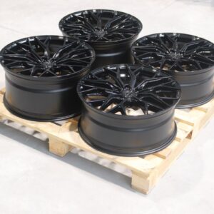 Set of CVR1 21x9 ET25 + 21x10,5 ET35 5x112 Gloss Black