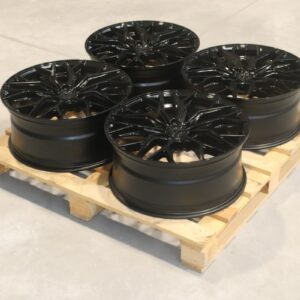Set of CVR1 21x9 ET40 5x114,3 Gloss Black