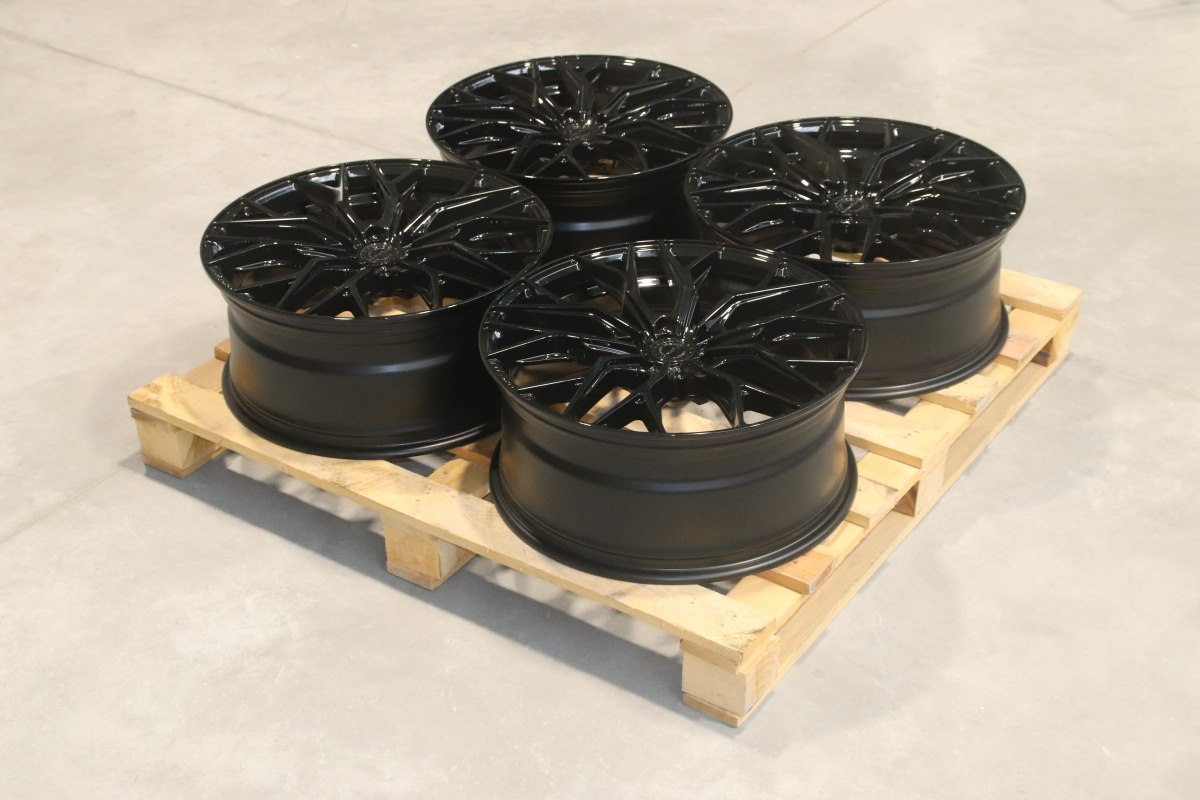 Set of CVR1 21x9 ET40 5x114,3 Gloss Black