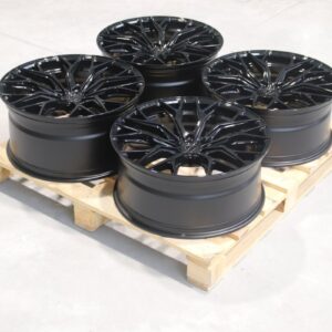 Set of CVR1 22x9,5 ET35 + 22x10,5 ET38 5x112 Gloss Black