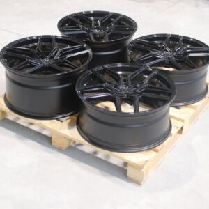Set of CVR5 22x9,5 ET45 + 22x11,5 ET60 5x112 Gloss Black