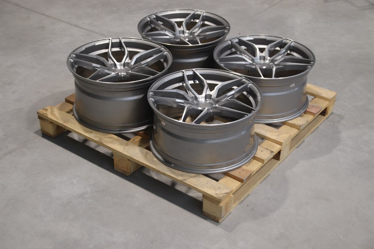 Set of CVR3 20x9,5 ET25 + 20x10,5 ET15 5x112 Brushed Titanium