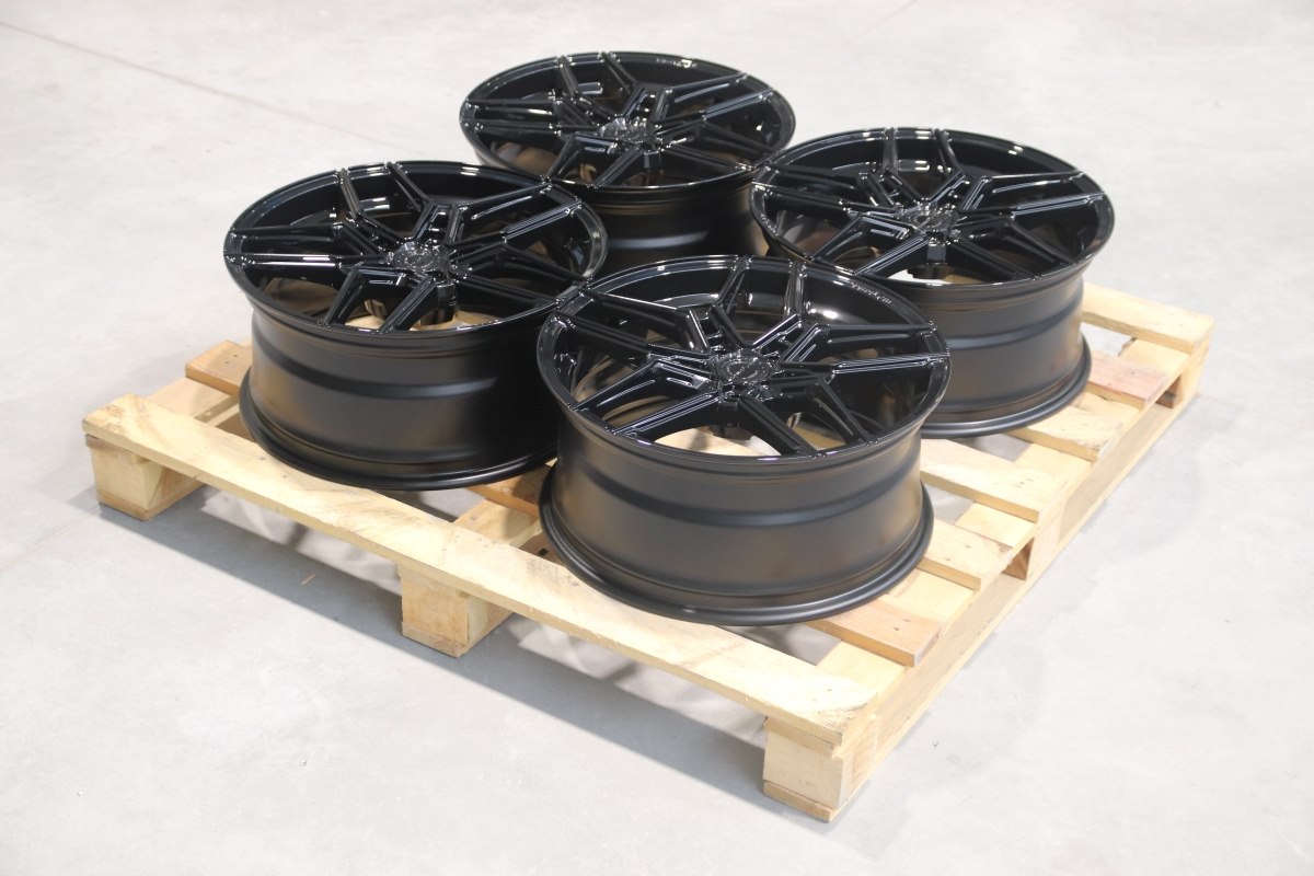 Set of CVR5 19x8,5 ET30 + 19x8,5 ET35 5x120 Gloss Black