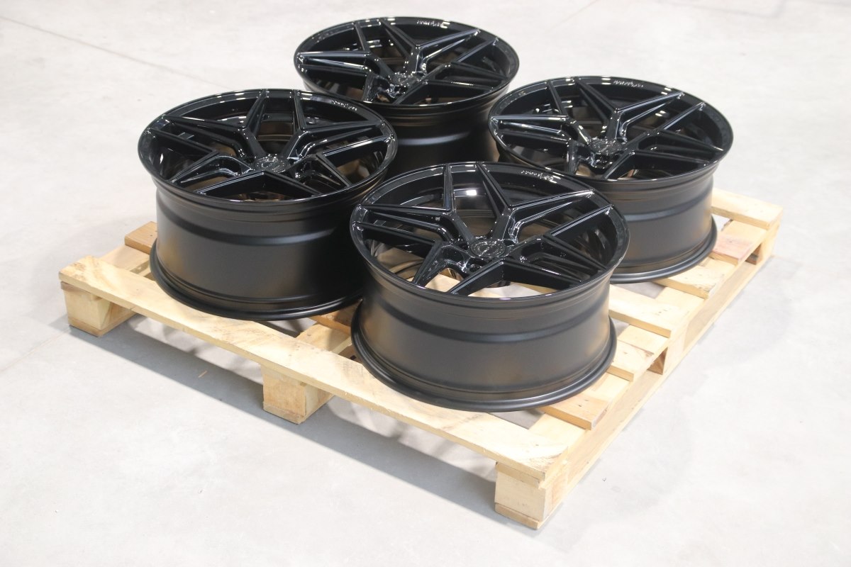 Set of CVR2 20x9 ET27 + 20x10 ET35 5x120 Gloss Black