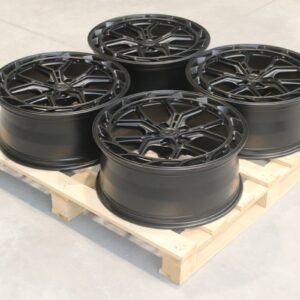 Set of VSR8 21x9 Left + Right ET40 5x114,3 Satin Black